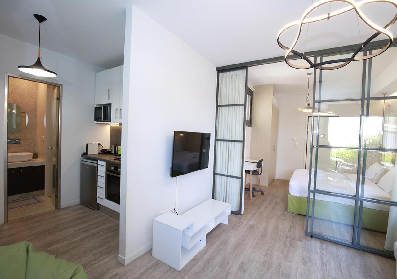 Emily In - Chic Flat With Terrace Syntagma E1 * Athens