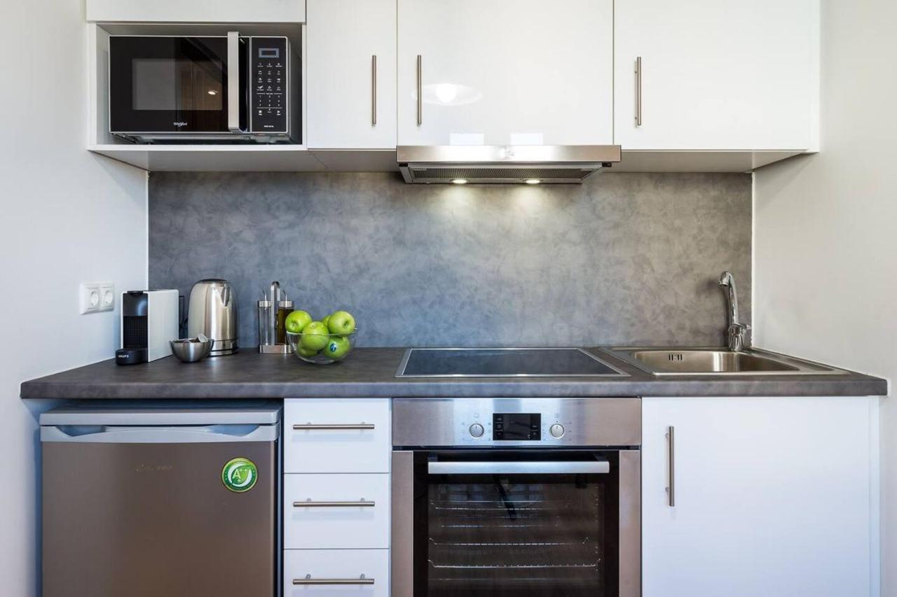 Emily In - Chic Flat With Terrace Syntagma E1 *